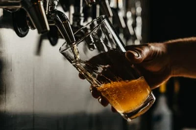verre contenant de la biere